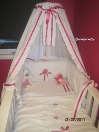 Hele baby kamer met paddestoeltjes