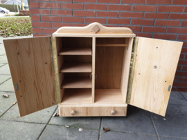 Brocant Poppenkledingkast
