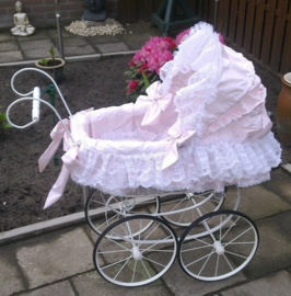 Romantische Poppenwagen 1