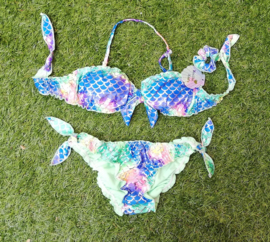 Superleuke Zeemeermin bikini zeegroen/multicolor met glinsterende zilveren "schubben" + haarscrunchie