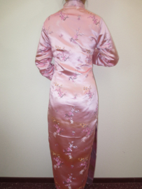 Fantastische lange roze Chinese jurk met mouwen bloesem motief