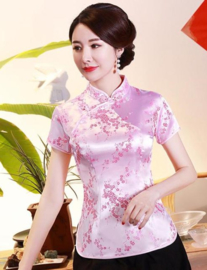 Prachtig getailleerd Chinees blousje roze met fuchsiaroze pruimenbloesem