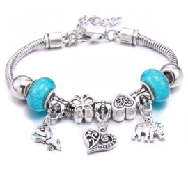 Mooi Pandorastyle armbandje met roosje, hartje, olifantje en blauwe sparklekralen