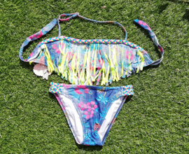 Geweldige Ibiza bikini met zomerse print en gele franje