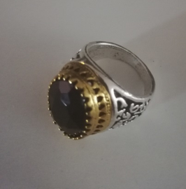 Nr. 14 Tibetaans zilveren met gouden grote ring met zwarte ovale facetsteen maat 20