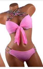 Leuke roze bikini maat 42/44 met gekleurde bandjes en push-up top op meerdere manieren te dragen!