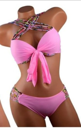 Leuke roze bikini maat 36/38 met gekleurde bandjes en push-up top op meerdere manieren te dragen!