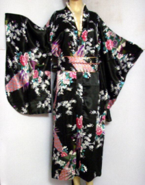 Beeldschone Geisha kimono dress met obi zwart met pauwenprint