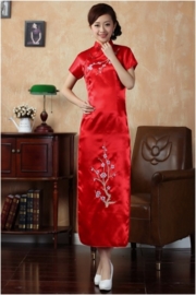 Schitterende lange Chinese jurk met geborduurde pruimenbloesem rood laatste maten 36 en 40