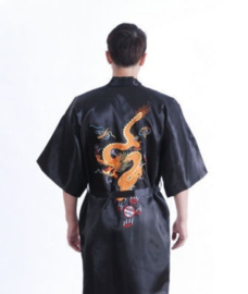 Stoere korte zwarte kimono met geborduurde draak