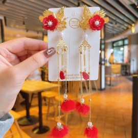 Setje rode Chinese haarclips met gouden kraanvogels, bloemetjes, kraaltjes en pompons nr.14