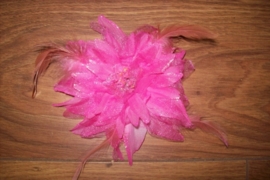 Prachtige grote haarbloem met glitters en veertjes roze