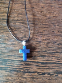 Veterketting met kruis van geslepen Lapis Lasuli