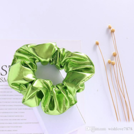 Groene glans scrunchie!