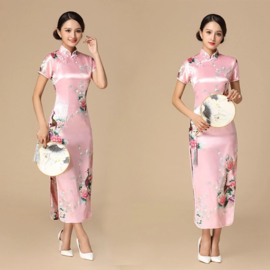 Prachtige lange Chinese pauwenjurk met split roze