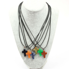 Veterketting met kruis van geslepen Maleisische Jade