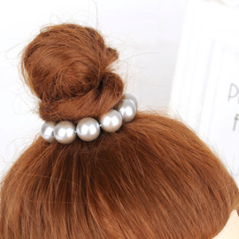 Parel scrunchie zilver!