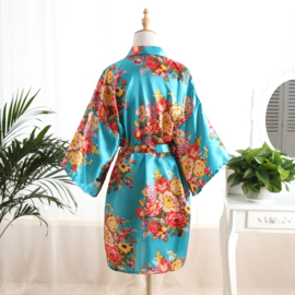 Prachtige korte turquoise kimono met schitterende bloemenprint