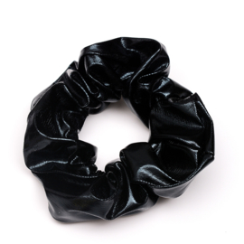 Zwarte glans scrunchie!