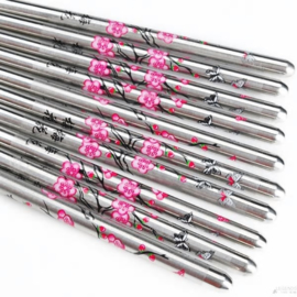Één paar metalen chopsticks/haarpennen met roze pruimenbloesem