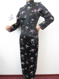 Fantastische lange zwarte Chinese jurk met mouwen bloesem motief