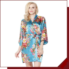Prachtige korte turquoise kimono met schitterende bloemenprint