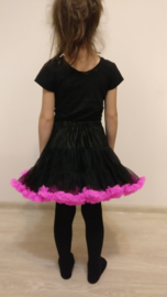 Heerlijke fluffy pettiskirt zwart met hardroze 110 t/m 128