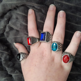 Nr. 12 Tibetaans zilveren ring met ovale blauwe facetsteen maat 20