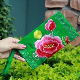 Leuk geborduurd polstasje/portemonneetje met lotusbloem groen