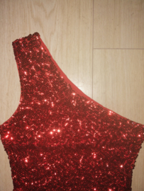 Superleuk glitterjurkje met één schouderbandje rood 34/36