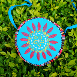 Superleuk rond geborduurd bloemtasje met rits en schouderband turquoise met rood