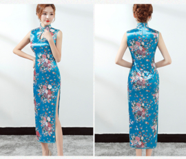 Prachtige lange mouwloze Chinese jurk turquoise met bloemen
