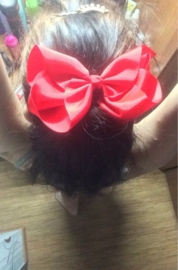 Mooie grote hairbow op clip rood