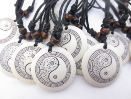 Ketting met porseleinen Yin Yang hanger