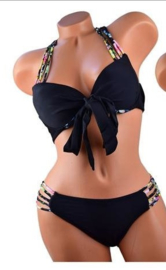 Leuke zwarte bikini maat 40/42 met gekleurde bandjes en push-up top op meerdere manieren te dragen!