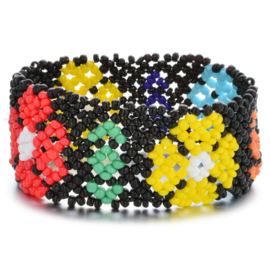 Leuke Bohemian elastische armband van kleine kraaltjes zwart grote bloemen