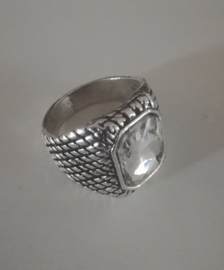 Nr. 13 Tibetaans zilveren ring met rechthoekige heldere facetsteen maat 20