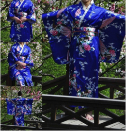 Beeldschone Geisha kimono dress met obi kobaltblauw met pauwenprint