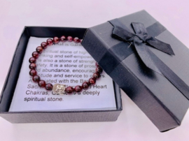 Prachtige armband van geslepen 8 mm Granaat kralen en Boeddha in geschenkdoosje