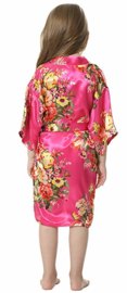 Prachtige kinderkimono met grote bloemen fuchsia