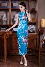 Prachtige lange mouwloze Chinese pauwenjurk turquoise