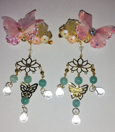 Sprookjesachtig  setje Aziatische haarclips met roze vlinders, bloemen en blauwe kralen nr.22