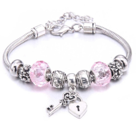 Mooi Pandorastyle armbandje met slotje en sleuteltje en roze kralen