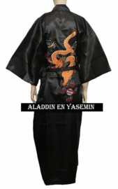 Prachtige lange zwarte kimono met kleurrijke draak op achterzijde