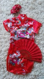 Erg leuk rood Chinees zomerjurkje met bloemenprint