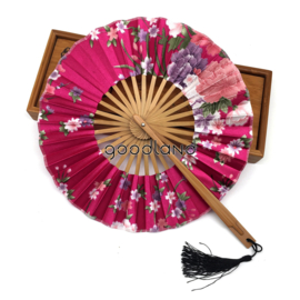 Prachtige fuchsia ronde waaier met klosje