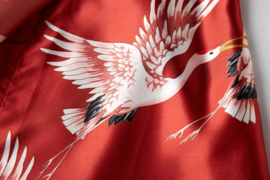 Mooie dameskimono met kraanvogels wijnrood