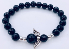 Prachtige armband van geslepen 8 mm zwarte Onyx kralen en Beschermengeltje in geschenkdoosje