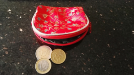 Leuk klein brokaat portemoneetje met rits rood