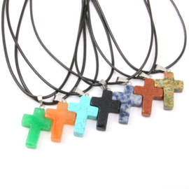 Veterketting met kruis van geslepen Maleisische Jade